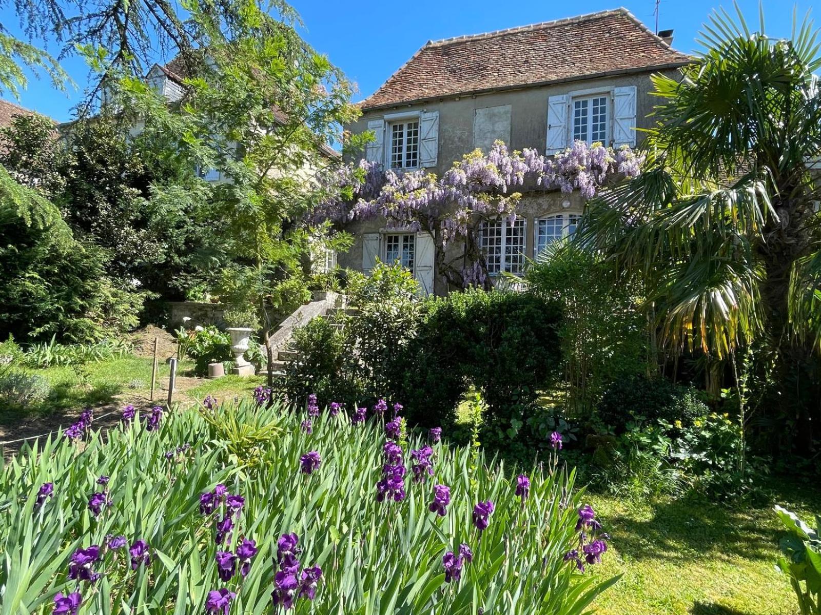 Jardin Des Remparts Bed & Breakfast Orthez Exterior photo